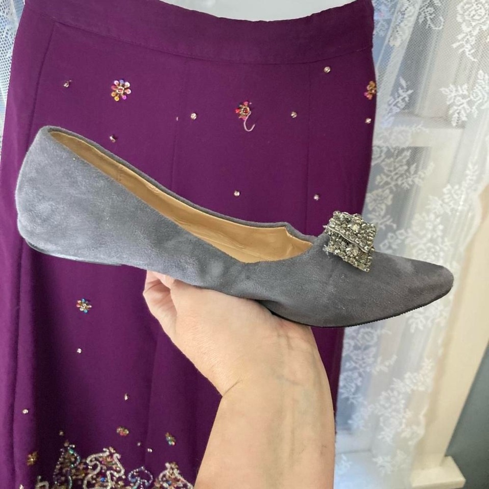 Grey suede flat shoes with bow Rhinestone detail 9.5 Annie - Picture 3 of 6